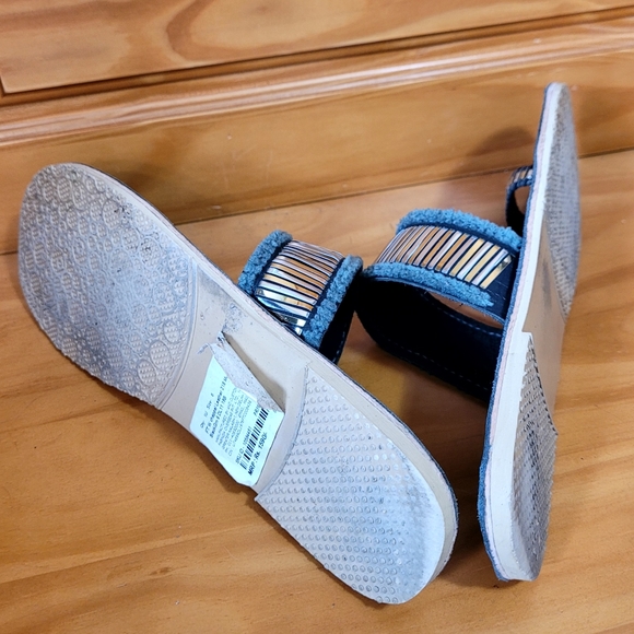 Frayed Edge Toe Loop Sandals - Picture 5 of 5